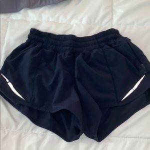 Lululemon hotty hot shorts *2.5"